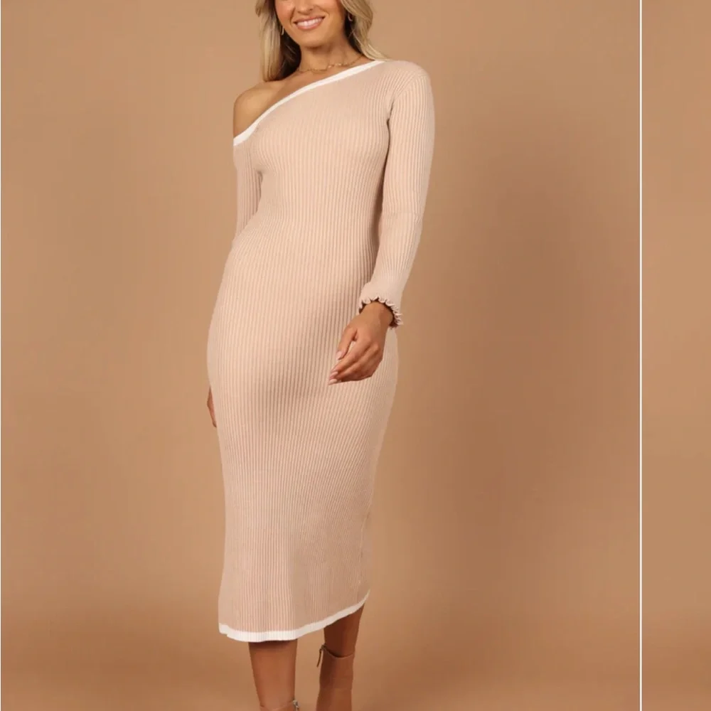 Petal and Pup long sleeved off the shoulder knit dress - Picture 6 of 6